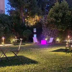 ***** Alojamento de Acomodação e Pequeno-almoço Riari Garden Itália
