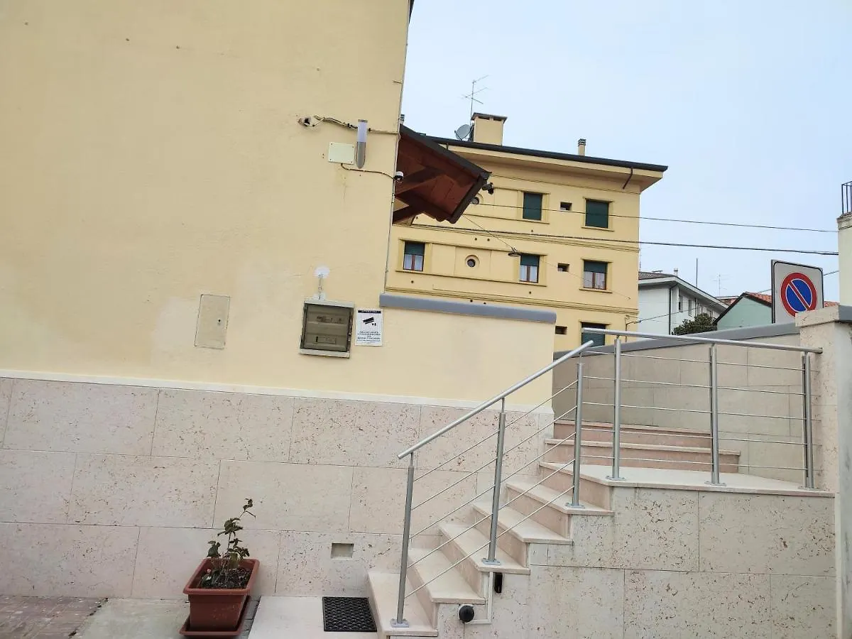 Nuova Fiera Camera Verona 0*,